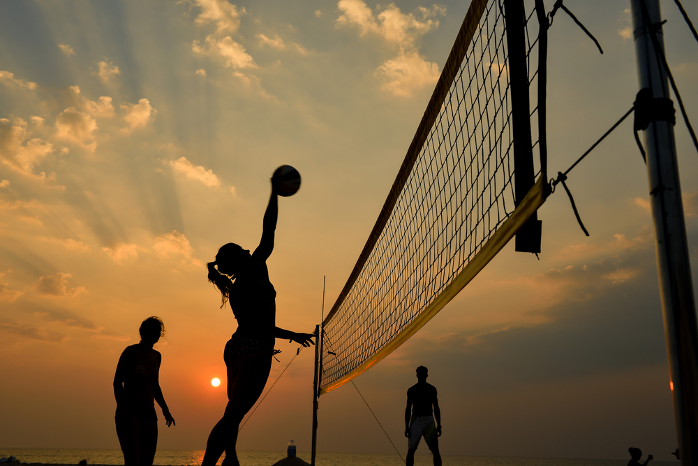 18-Beachvolley-Abendlicht-shutterstock_252157771